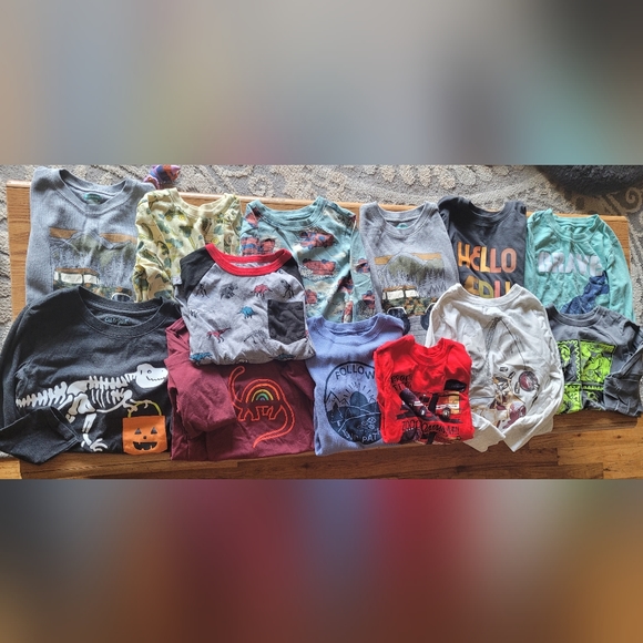 Boys long sleeve t-shirts 5T - Picture 1 of 1